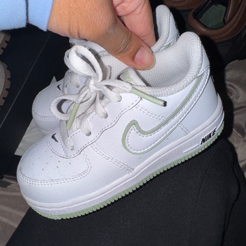 Shoes - Picture 2 of 4